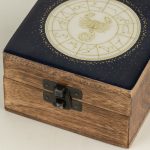 Kicsi Színes Bevonatú Fa Doboz - Scorpio