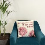 Pamut Párnahuzat Felirattal - We are Flowers - Olívazöld, Rózsaszín és Natúr