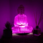 Ülő Buddha lámpa – repedezett hatás, rózsaszín– ovális talp