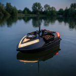 Etetőhajó V6 GPS 3 tartályos hátra és oldalkidobós fekete
