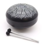 Acélnyelv Dob - Vésett Om Mandala - 16cm