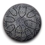 Acélnyelv Dob - Vésett Om Mandala - 16cm