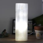 Szelenit Négyzetes Lámpa - kb. 25cm - Chakra - UK csatlakozó
